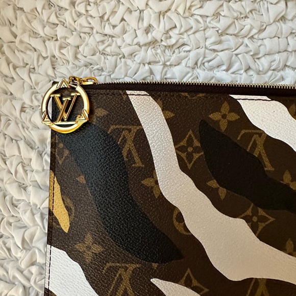 LV NeverFull Pouchette - Picture 3 of 13